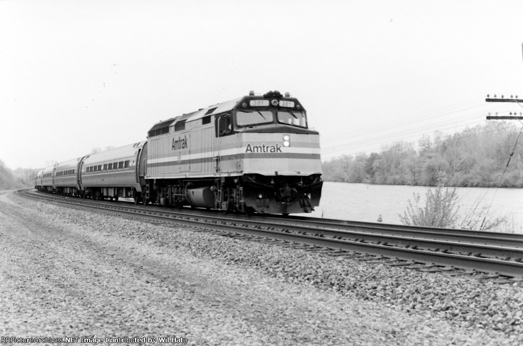 Amtrak F40PHR 381
